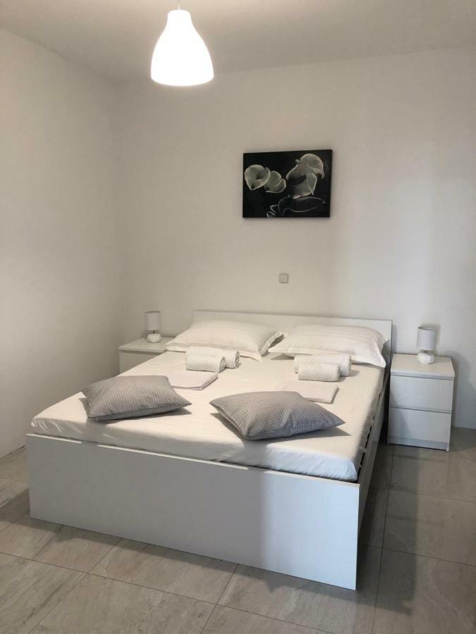 Nelany Apartment Zubovici Exterior photo
